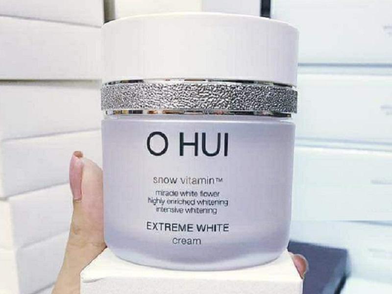 kem dưỡng trắng da và chống lão hóa OHUI Extreme White Cream.