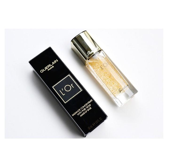 Guerlain L’Or Radiance Concentrate With Pure Gold sẽ tạo hiệu ứng bắt sáng nhẹ cho da bạn