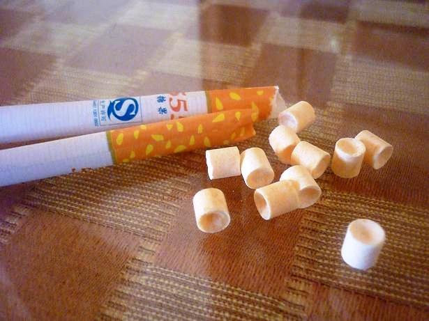 Có nguồn gốc từ Trung Quốc, loại kẹo này có hình dáng giống như một điếu thuốc lá thông thường.