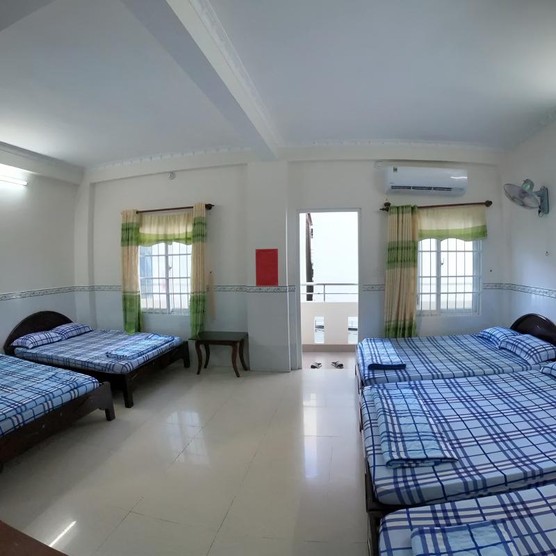 Phòng 5 giường thoải mái rộng rải tại Hoàng Minh