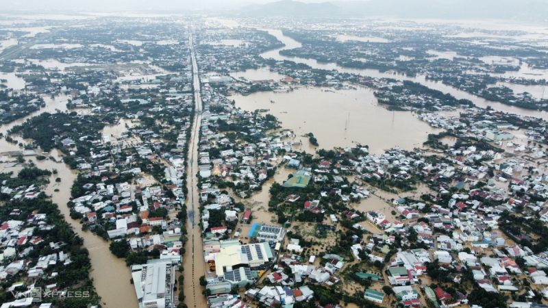 Khánh Hòa: Lũ lên nhanh, hơn 8.000 nhà ở Nha Trang ngập (Ảnh: VNExpress)