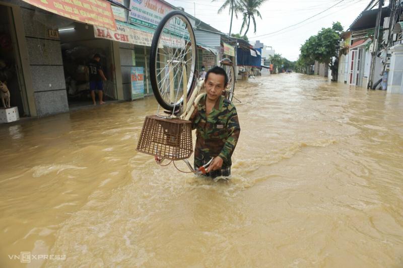 Khánh Hòa: Lũ lên nhanh, hơn 8.000 nhà ở Nha Trang ngập (Ảnh: VNExpress)