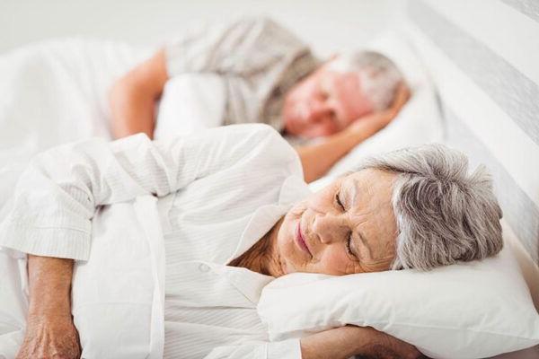 Khi chúng ta già đi, chúng ta vẫn phải ngủ đủ từ 7-8 tiếng