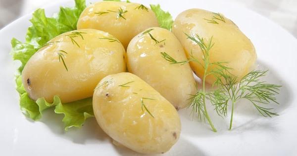 Khoai tây là loại thực phẩm chứa rất nhiều vitamin và các khoáng chất .