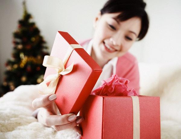 Theo quan nhiệm của người Trung Quốc, việc mở quà ngay sau khi được tặng trước mặt mọi người thể hiện sự thiếu tôn trọng