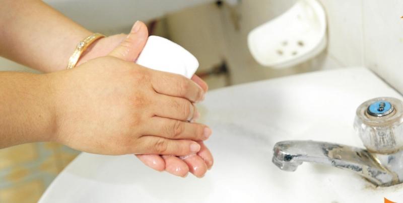 Rửa tay là điều hết sức đơn giản và bình thường nhưng khi chăm sóc trẻ lại là điều vô cùng quan trọng