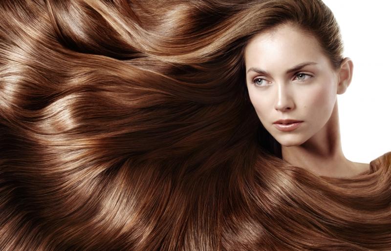 Mái tóc nên được để khô tự nhiên sau khi gội đầu