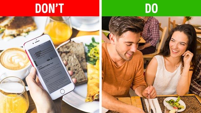 Không sử dụng điện thoại khi dùng bữa