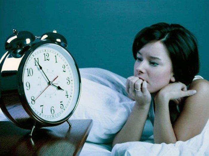 Không nên thức khuya quá 11 giờ đêm và dậy quá muộn vào ngày hôm sau để phòng tránh bệnh phụ khoa.