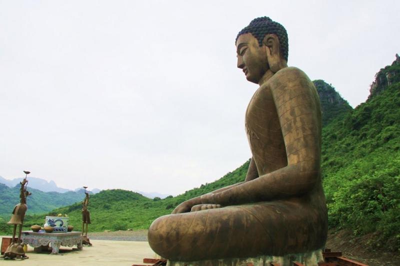 Bức tượng Phật khổng lồ tại khu du lịch Tam Chúc