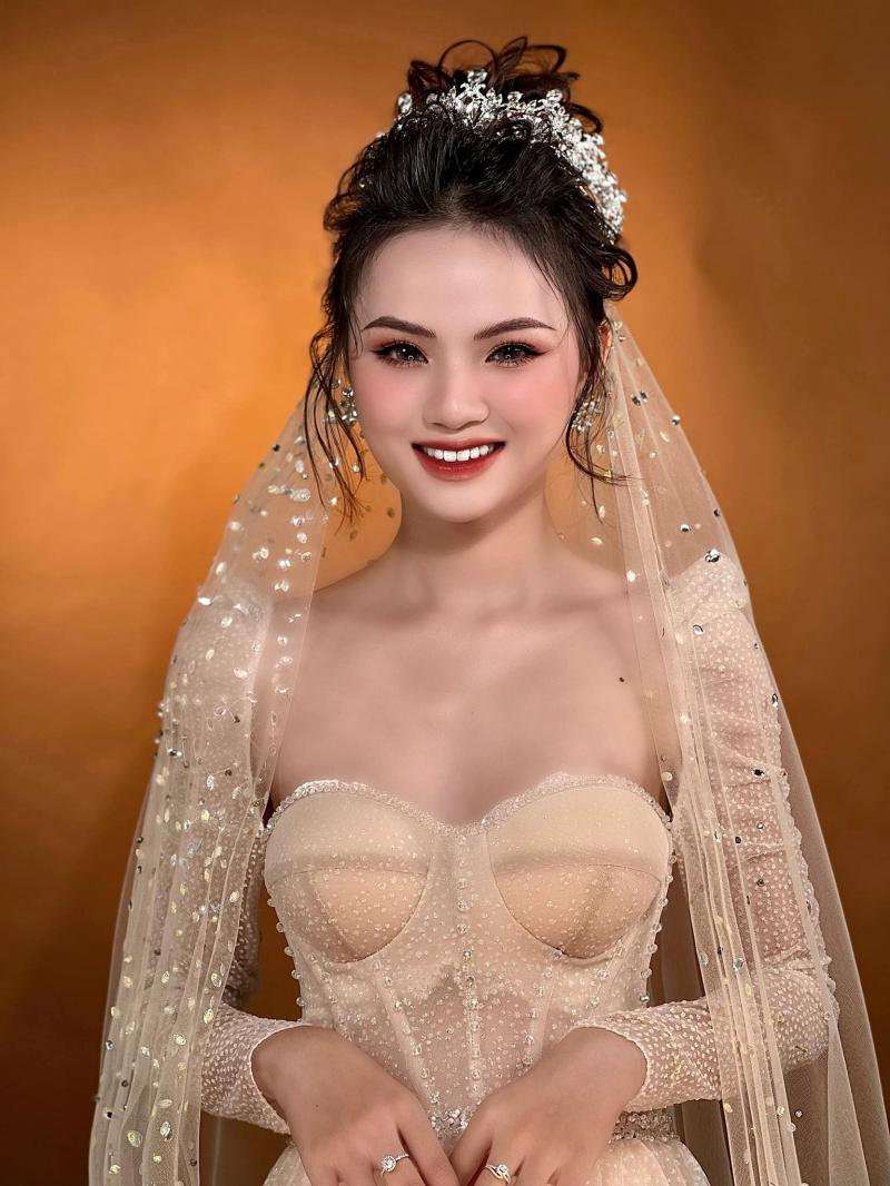 Kim Anh makeup