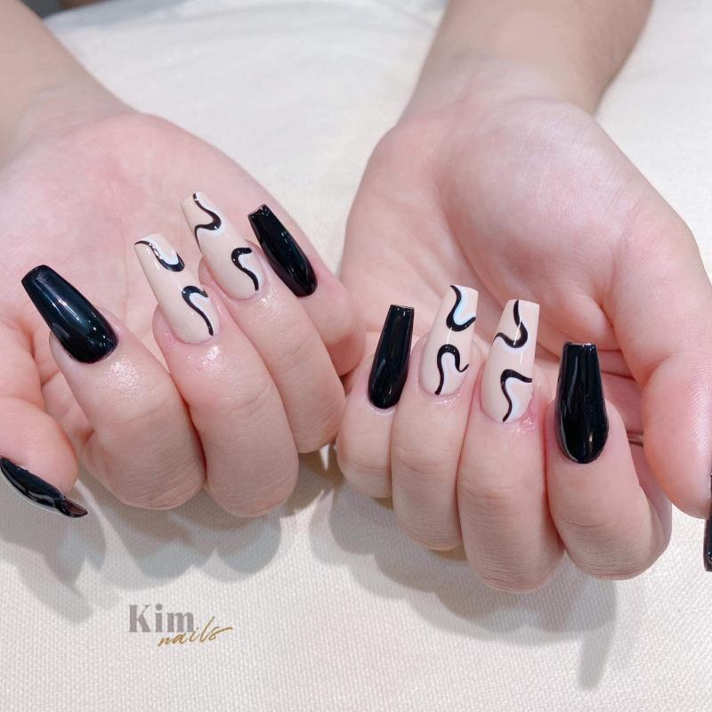 Kim nails liên tục tạo nên sự bất ngờ bởi các mẫu nail mang kiểu dáng mới, phong cách và độc đáo