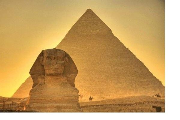 Kim tự tháp Giza và tượng nhân sư khổng lồ Sphinx - một trong bảy kỳ quan thế giới