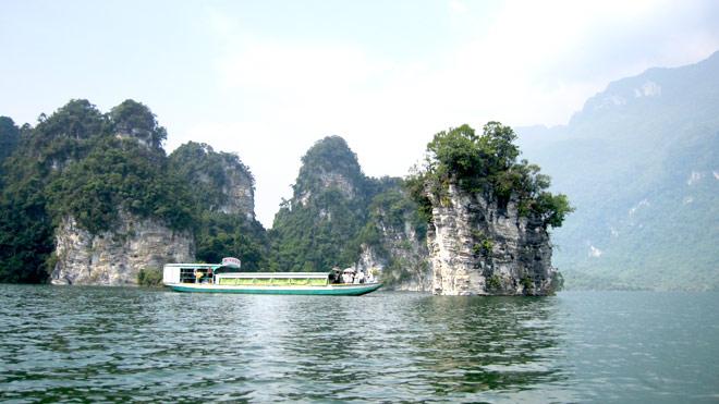 Thuê thuyền đi Hồ Na Hang hiện nay giá bao nhiêu tiền ?