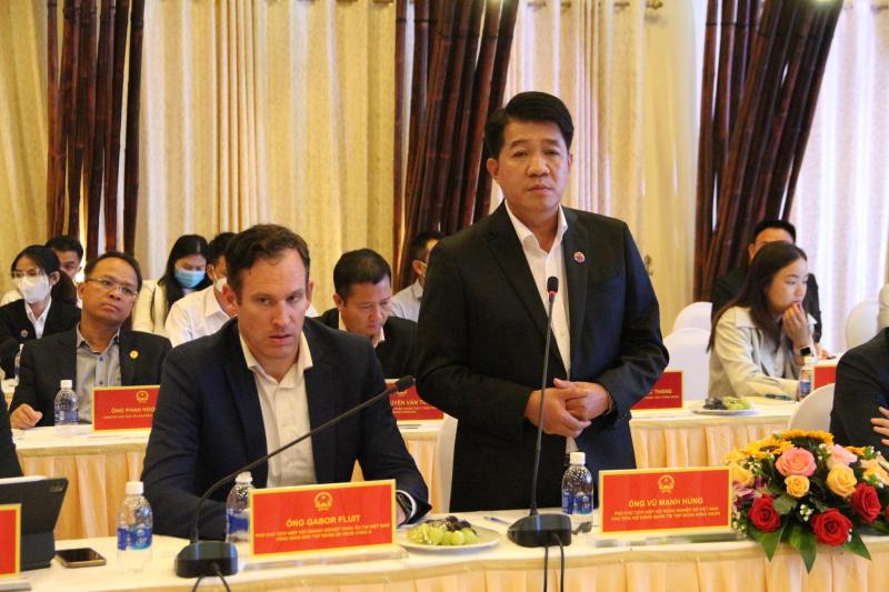 Ông Vũ Mạnh Hùng, Chủ tịch Tập đoàn Hùng Nhơn, phát biểu tại hội nghị ký kết biên bản ghi nhớ (Ảnh: Báo Thanh niên)