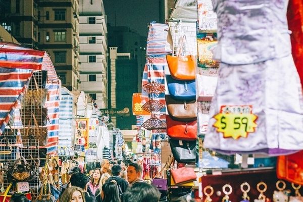 Khu chợ dành cho các quý cô (Ladies Market) khi đến Hong Kong
