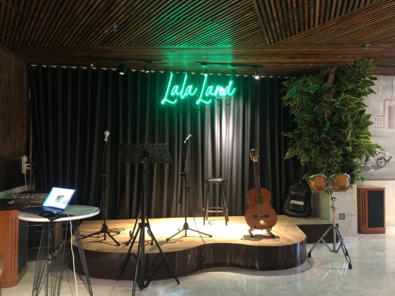 Lala Land Acoustic Cafe