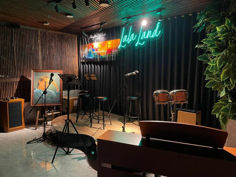 Lala Land Acoustic Cafe