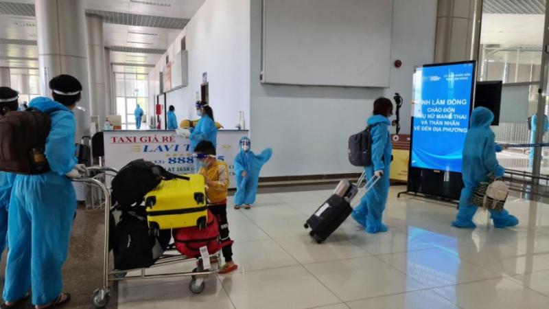 7 du khách chuẩn bị rời Đà Lạt thì phát hiện mắc Covid-19 ngay tại sân bay. (Ảnh: báo Thanh niên)