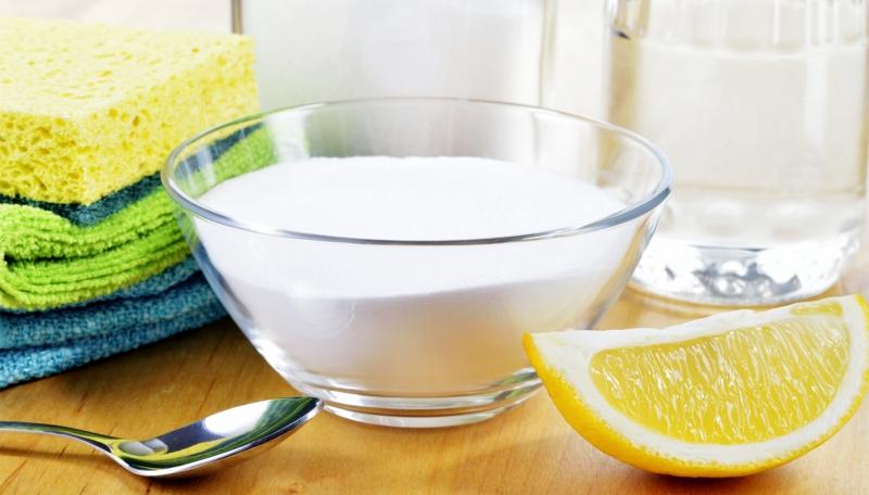 Làm sạch bàn ủi bằng giấm và muối