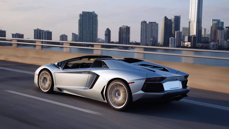 Lamborghini Aventador Roadster (26 tỷ đồng)
