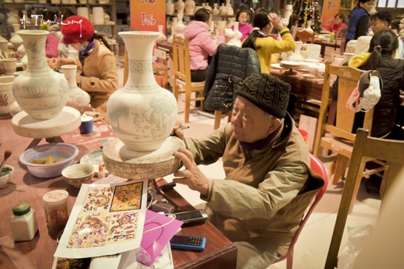 Nghệ nhân làng gốm Chu Đậu