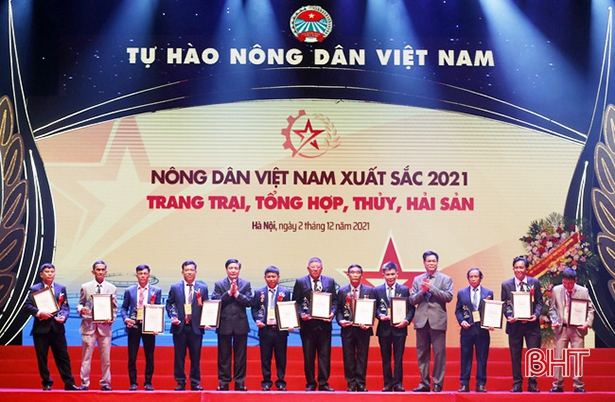 Danh hiệu Nông dân Việt Nam xuất sắc năm 2021 được trao cho 63 người theo 5 nhóm lĩnh vực (Ảnh: Báo Hà Tĩnh)