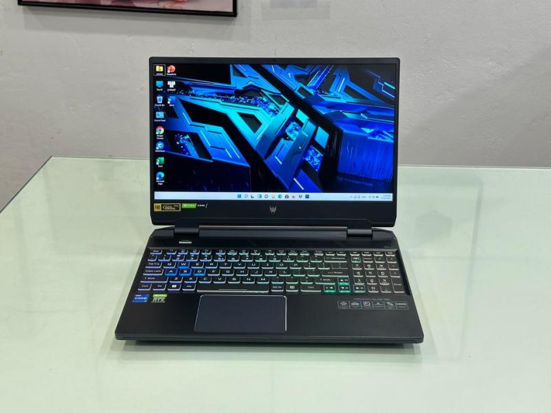 Laptop Acer Predator Helios 300 PH315-55
