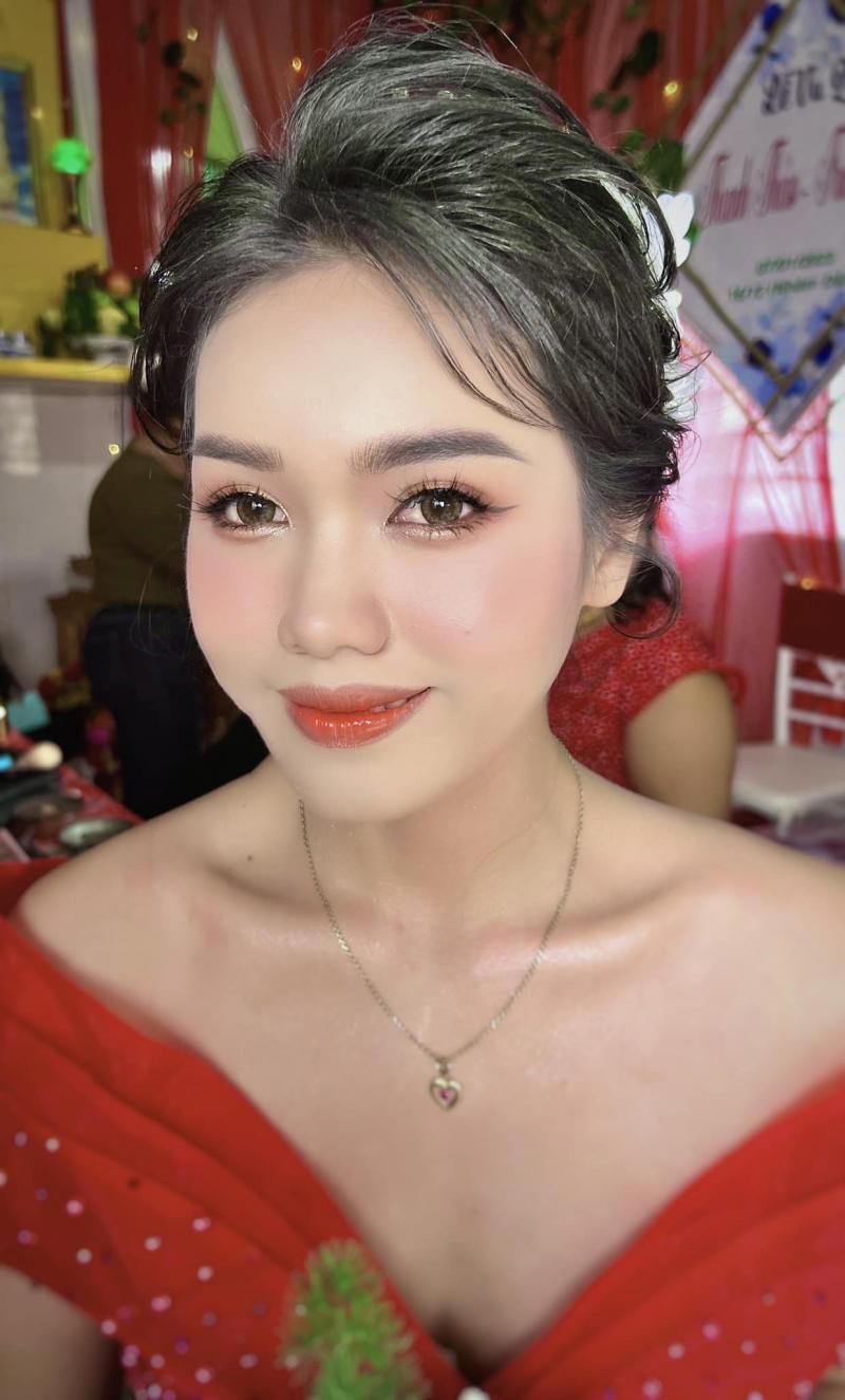 Lê Hương makeup
