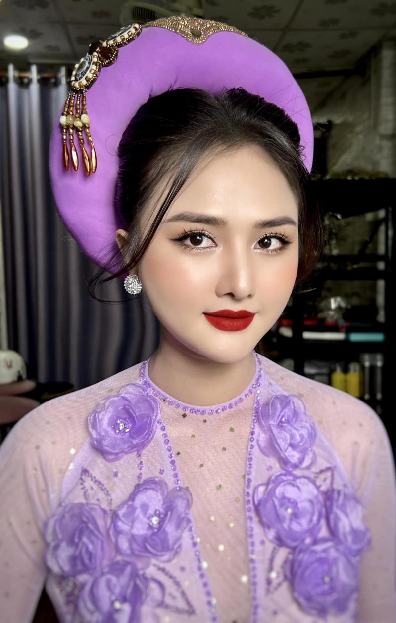 Lê Hương makeup