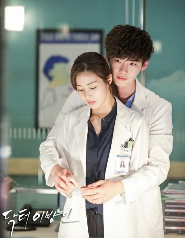 Lee Jong Suk và Jin Se Yeon (Doctor Stranger - Bác sĩ xứ lạ)