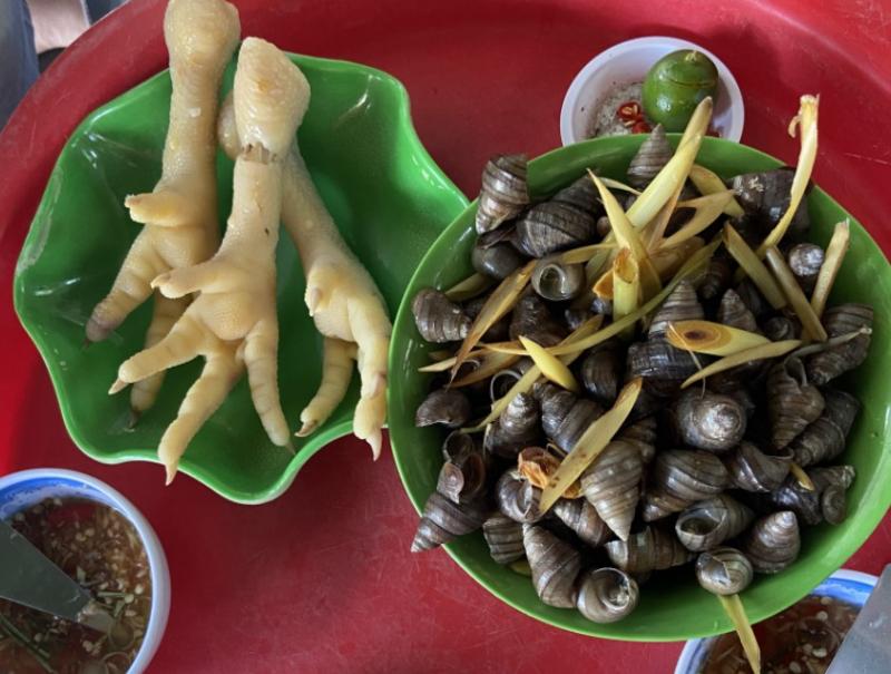 Linh Hoa Quán - Chè, Ốc & Các Món Ăn Vặt