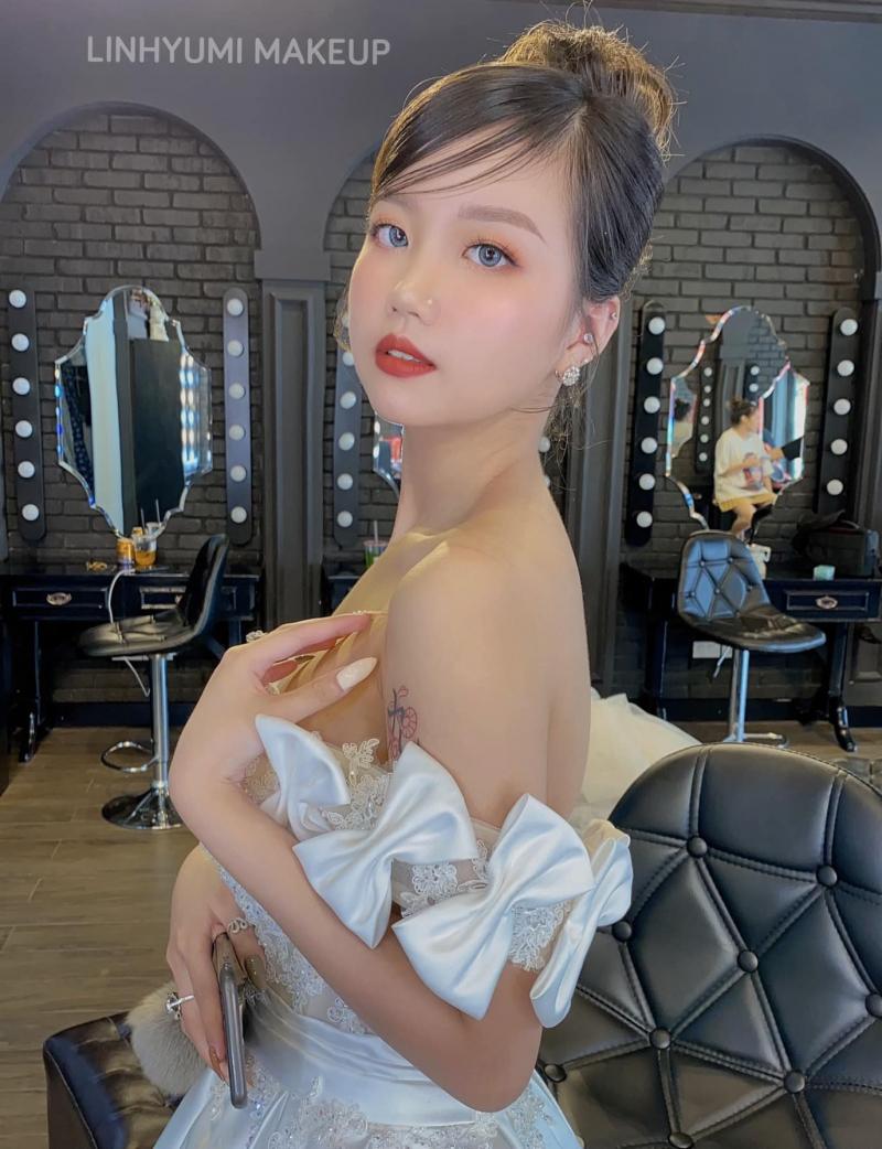 Linh Yumi make up