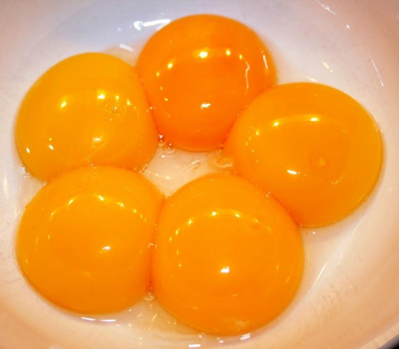 Lòng đỏ trứng gà giảm nguy cơ thoái hóa điểm vàng