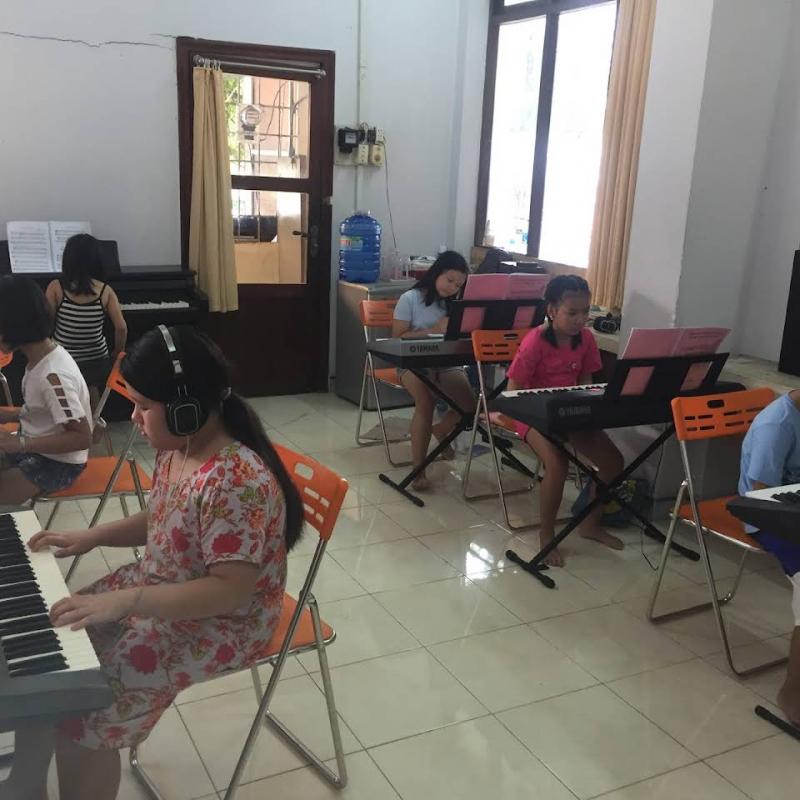 Lớp dạy đàn Piano-Organ TTVH Hóc Môn