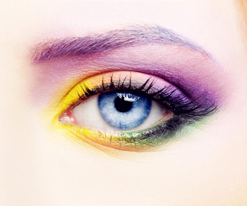 Mắt một phụ nữ đột biến có thể nhìn thấy hàng triệu sắc màu