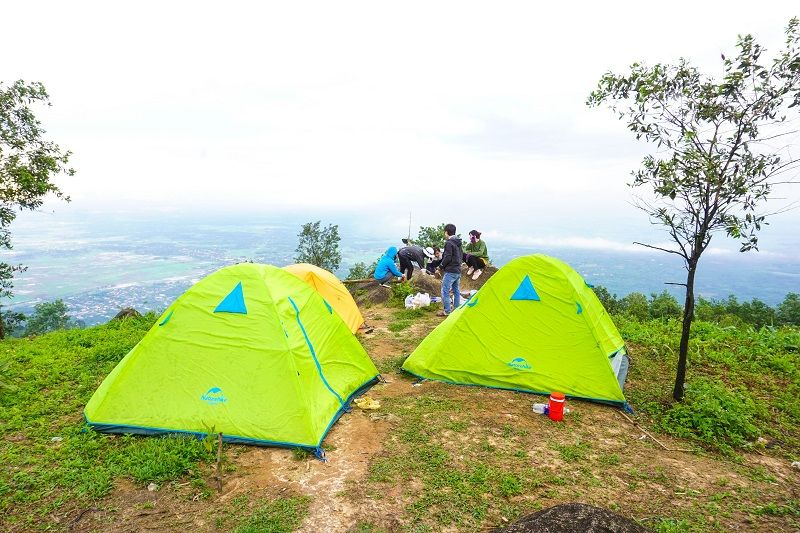 Đừng quên Trãi nghiệm cắm trại qua đêm tại đỉnh núi Chứa Chan nhé.