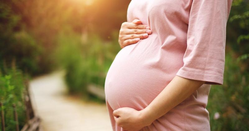 Phụ nữ có thai và cho con bú cần tham khảo ý kiến bác sĩ khi muốn dùng Izba