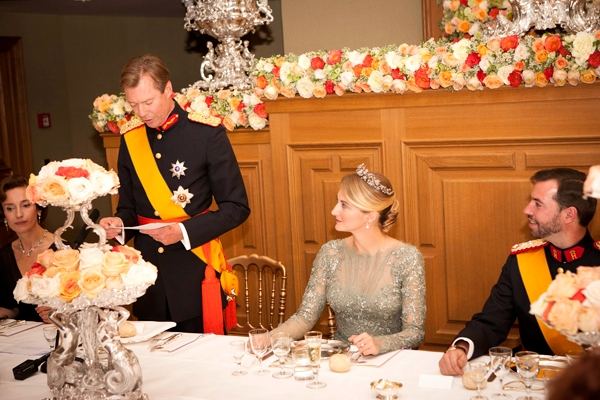 Đại Công tước Luxembourg Henri phát biểu mừng đám cưới của con.
