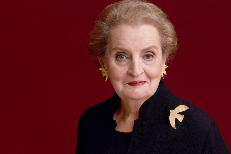 Madeleine Albright trở thành nữ Ngoại trưởng Hoa Kỳ đầu tiên ở tuổi 59