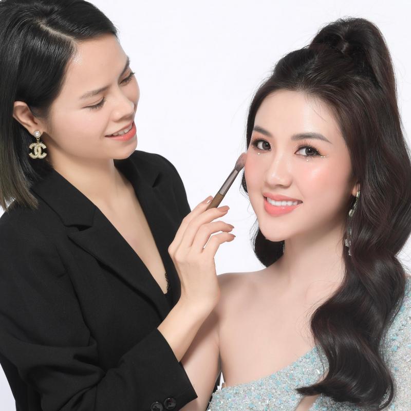 Lớp makeup xinh đẹp, quý phái của diễn viên Lương Thanh dưới bàn tay của Mai Phan