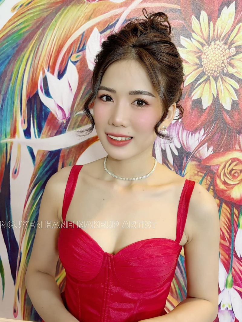 Makeup Artist Nguyễn Hạnh