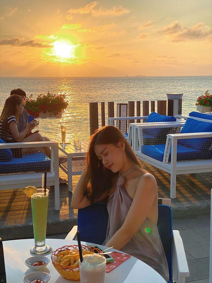 Marina Club - Cafe & Lounge