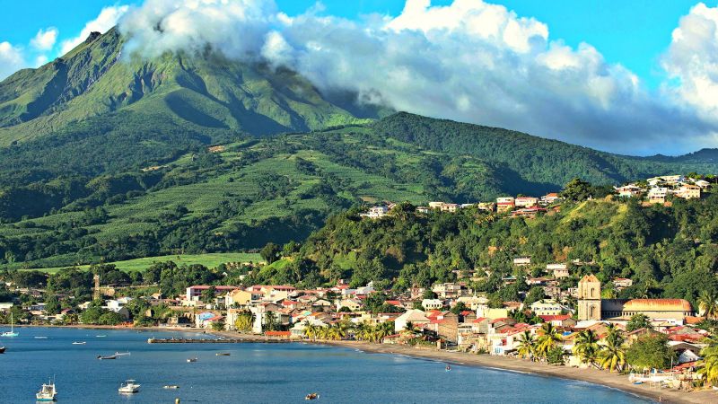 Martinique là một hòn đảo nằm ở phía Đông biển Caribe