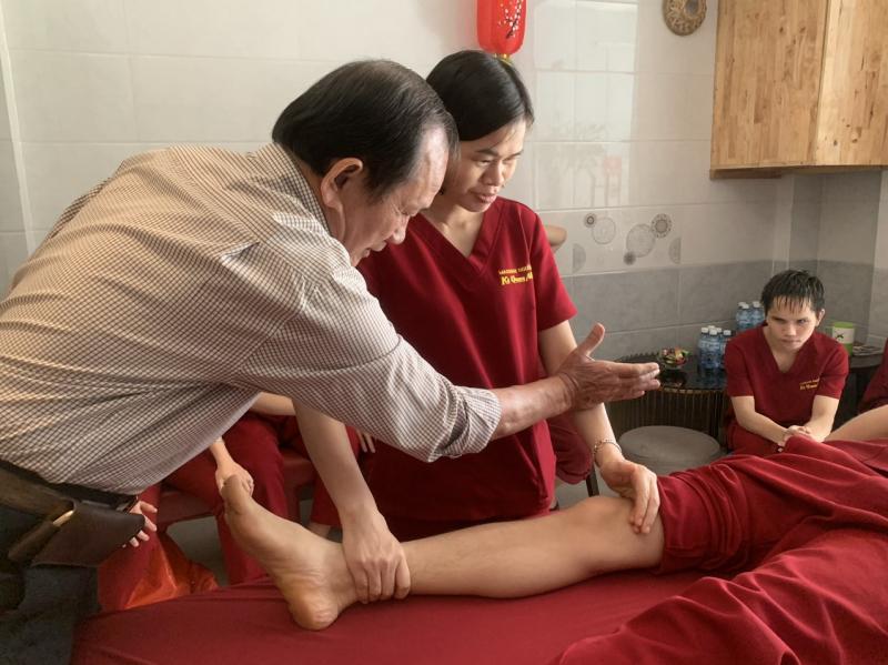 Massage người mù Kỳ Quang Minh