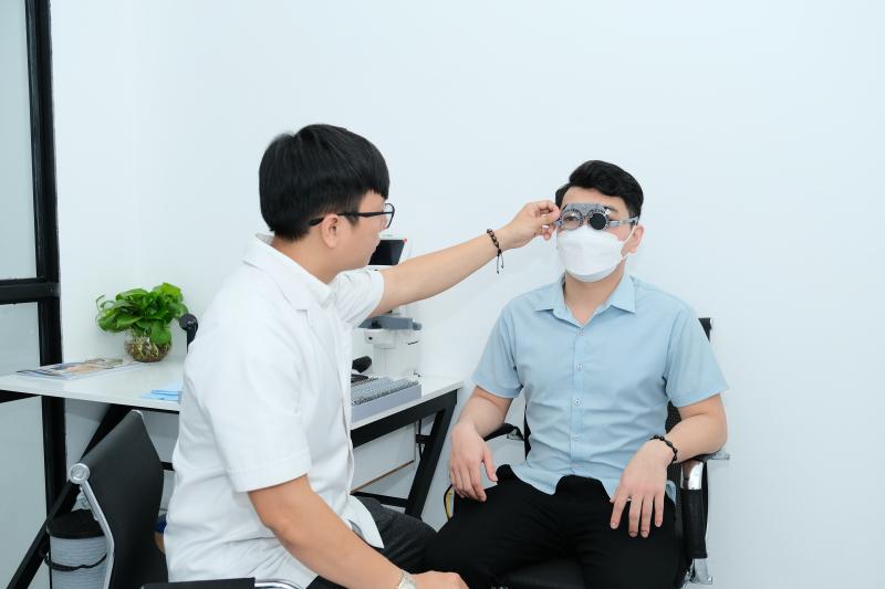 Mắt kính SHADY là cửa hàng mắt kính được đánh giá cao trong lĩnh vực chăm sóc mắt.