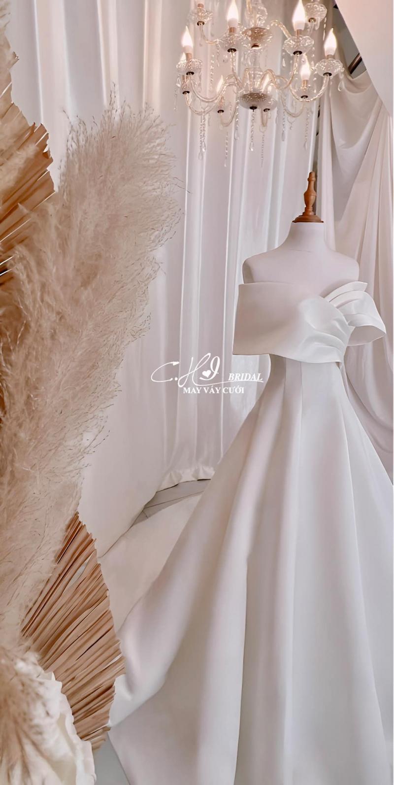 Mẫu váy cưới tự thiết kế của nhà C.H.I Bridal