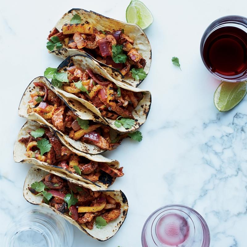 Tacos được xem là món ăn đường phố nổi tiếng nhất Mexico