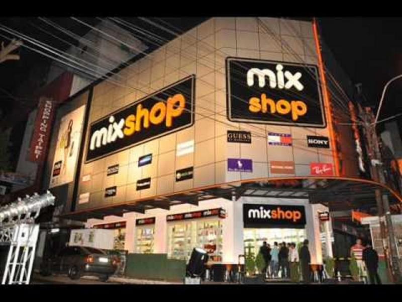 Hình ảnh cửa hàng Mixshop lúc lên đèn