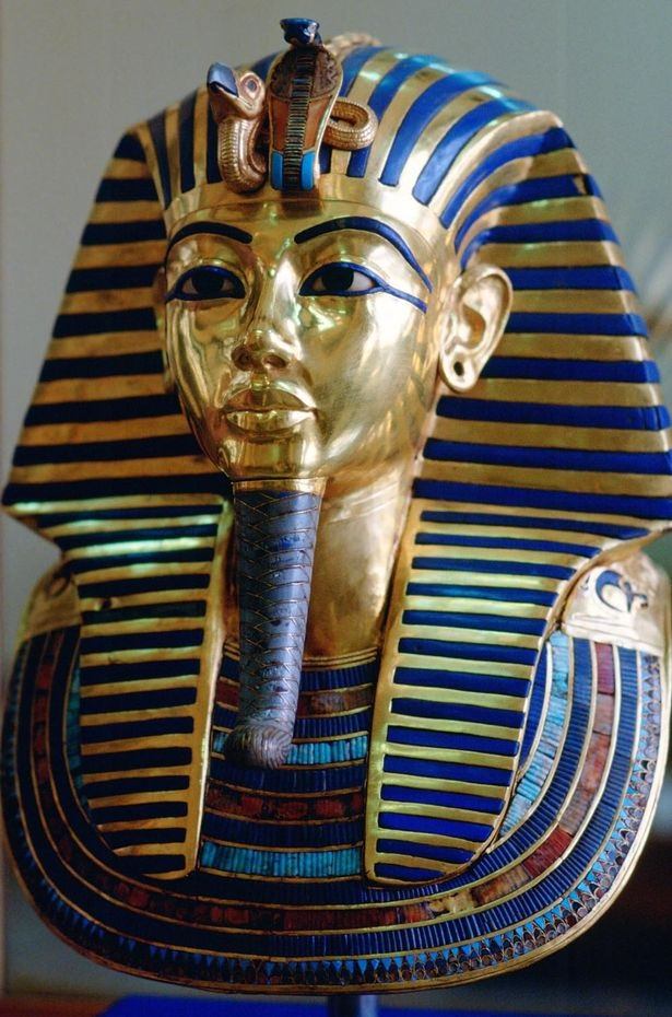 Mọi pharaoh đều để râu nhưng không phải thật